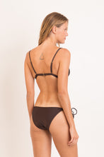Laden Sie das Bild in den Galerie-Viewer, Model Back: Rio De Sol Oberteil Top Shimmer-Coffee Tri-Fixo
