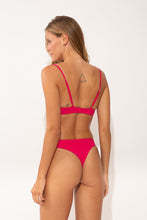 Laden Sie das Bild in den Galerie-Viewer, Model Back: Wednesday In Hawaii By Rio De Sol Set Set Guava Hana Sunset
