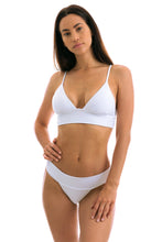 Laden Sie das Bild in den Galerie-Viewer, Model Front: Rio De Sol Unterteil Bottom Cloque Branco Tri Cos
