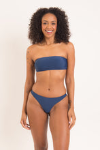 Laden Sie das Bild in den Galerie-Viewer, Model Front: Rio De Sol Set Set Navy Bandeau-Reto Nice-Fio
