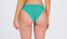 Laden Sie das Bild in den Galerie-Viewer, Model Back: Rio De Sol Unterteil Bottom Opal Essential-Comfy
