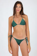 Laden Sie das Bild in den Galerie-Viewer, Model Front: Rio De Sol Oberteil Top Palace Tri-Rope
