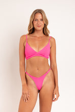 Laden Sie das Bild in den Galerie-Viewer, Model Front: Rio De Sol Oberteil Top Mtx-Ultrapink Paola
