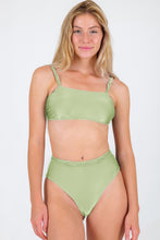 Laden Sie das Bild in den Galerie-Viewer, Gallery: Rio De Sol Set Set Oliva Bandeau-Reto Hotpants
