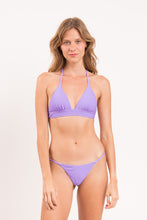 Laden Sie das Bild in den Galerie-Viewer, Model Front: Rio De Sol Set Set Bora-Lavanda Tri-Cos Cheeky-Fixa
