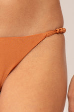 Laden Sie das Bild in den Galerie-Viewer, Image 04: Rio De Sol Set Set Shimmer-Nocciola Tri-Fixo-Noa Cheeky-Noa
