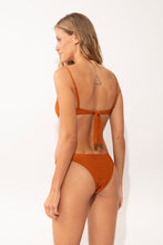 Laden Sie das Bild in den Galerie-Viewer, Model Back: Rio De Sol Unterteil Bottom Ferrugo Leblon
