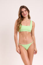 Laden Sie das Bild in den Galerie-Viewer, Model Front: Rio De Sol Oberteil Top Sand-Menta Mary
