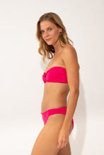 Laden Sie das Bild in den Galerie-Viewer, Image 03: Wednesday In Hawaii By Rio De Sol Set Set Guava Lani Waikiki
