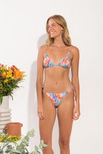 Laden Sie das Bild in den Galerie-Viewer, Model Front: Rio De Sol Oberteil Top Zinnia Tri-Inv
