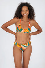 Laden Sie das Bild in den Galerie-Viewer, Model Front: Rio De Sol Oberteil Top El-Arco Bralette-Orange
