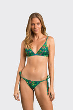Laden Sie das Bild in den Galerie-Viewer, Model Front: Rio De Sol Set Set Wilds Tri-Fixo Cheeky-Tie
