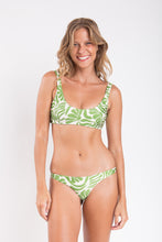 Laden Sie das Bild in den Galerie-Viewer, Model Front: Rio De Sol Oberteil Top Flow Bliss
