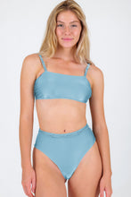 Laden Sie das Bild in den Galerie-Viewer, Gallery: Rio De Sol Set Set Mirante Bandeau-Reto Hotpants
