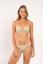 Laden Sie das Bild in den Galerie-Viewer, Model Front: Rio De Sol Unterteil Bottom Brisa-Pistache Essential
