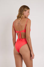 Laden Sie das Bild in den Galerie-Viewer, Model Back: Rio De Sol Set Set Malibu-Folia Bandeau-Iris Highwaist-Spin-Iris
