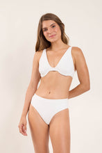 Laden Sie das Bild in den Galerie-Viewer, Model Front: Rio De Sol Oberteil Top Sand-White Chantal

