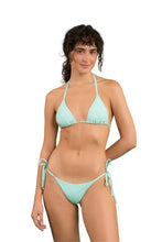 Laden Sie das Bild in den Galerie-Viewer, Model Front: Rio De Sol Set Set Malibu-Menta Tri-Inv Cheeky-Tie
