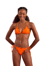 Laden Sie das Bild in den Galerie-Viewer, Model Front: Rio De Sol Set Set Dots-Orange Frufru-Comfy
