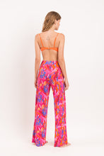 Laden Sie das Bild in den Galerie-Viewer, Model Back: Rio De Sol Strandhosen Flavors Wide Pants
