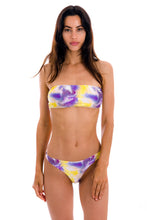 Laden Sie das Bild in den Galerie-Viewer, Model Front: Rio De Sol Set Set Tiedye-Purple Bandeau-Reto Fio
