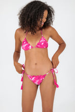 Laden Sie das Bild in den Galerie-Viewer, Model Front: Rio De Sol Unterteil Bottom Pink-Palms Frufru-Comfy
