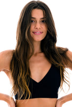 Laden Sie das Bild in den Galerie-Viewer, Gallery: Rio De Sol Oberteil Top Cotele-Preto Tri-Tank
