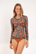 Laden Sie das Bild in den Galerie-Viewer, Model Front: Rio De Sol Strandtop Luma Top Harper Long
