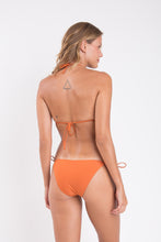 Laden Sie das Bild in den Galerie-Viewer, Model Back: Rio De Sol Unterteil Bottom Ocre Ibiza-Comfy
