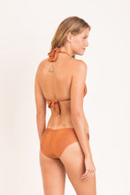 Laden Sie das Bild in den Galerie-Viewer, Model Back: Rio De Sol Unterteil Bottom Nocciola Mel-Comfy
