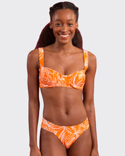 Laden Sie das Bild in den Galerie-Viewer, Gallery: Rio De Sol Set Set Trail-Orange Amelia Baobi
