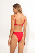 Laden Sie das Bild in den Galerie-Viewer, Model Back: Wednesday In Hawaii By Rio De Sol Oberteil Top Hibiscus Shell
