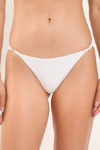 Laden Sie das Bild in den Galerie-Viewer, Bottom Sand-White Cheeky-Fixa
