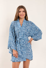 Laden Sie das Bild in den Galerie-Viewer, Chuva Kimono
