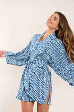 Laden Sie das Bild in den Galerie-Viewer, Chuva Kimono
