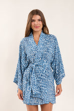 Laden Sie das Bild in den Galerie-Viewer, Chuva Kimono
