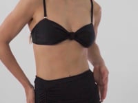 Laden und Abspielen von Videos im Galerie-Viewer, Video: Rio De Sol Strandrock Black Mini Skirt Ruched
