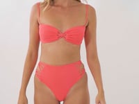 Laden und Abspielen von Videos im Galerie-Viewer, Video: Rio De Sol Set Set Malibu-Folia Bandeau-Iris Highwaist-Spin-Iris
