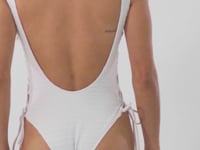 Laden und Abspielen von Videos im Galerie-Viewer, Video: Rio De Sol Badeanzug Memphis-White Zoe
