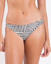 Laden Sie das Bild in den Galerie-Viewer, Gallery: Rio De Sol Unterteil Bottom Collage Essential-Comfy
