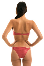Laden Sie das Bild in den Galerie-Viewer, Model Back: Rio De Sol Unterteil Bottom Kiwanda Madras Bandeau
