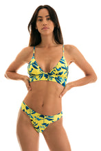 Laden Sie das Bild in den Galerie-Viewer, Model Front: Rio De Sol Unterteil Bottom Lemon Flower Tri Cos
