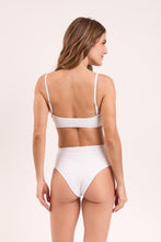 Laden Sie das Bild in den Galerie-Viewer, Model Back: Rio De Sol Unterteil Bottom Memphis-White Hotpants
