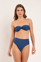 Laden Sie das Bild in den Galerie-Viewer, Model Front: Rio De Sol Unterteil Bottom Navy Hotpants
