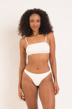 Laden Sie das Bild in den Galerie-Viewer, Model Front: Rio De Sol Unterteil Bottom Off-White Nice-Fio
