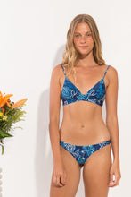 Laden Sie das Bild in den Galerie-Viewer, Model Front: Rio De Sol Unterteil Bottom Reef Essential
