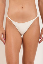 Laden Sie das Bild in den Galerie-Viewer, Gallery: Rio De Sol Unterteil Bottom Sand-Chantilly Cheeky-Fixa
