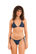 Laden Sie das Bild in den Galerie-Viewer, Model Front: Rio De Sol Unterteil Bottom Shark Cheeky-Tie
