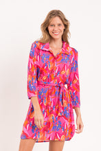 Laden Sie das Bild in den Galerie-Viewer, Model Front: Rio De Sol Strandkleid Flavors Chemise
