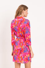 Laden Sie das Bild in den Galerie-Viewer, Model Back: Rio De Sol Strandkleid Flavors Chemise
